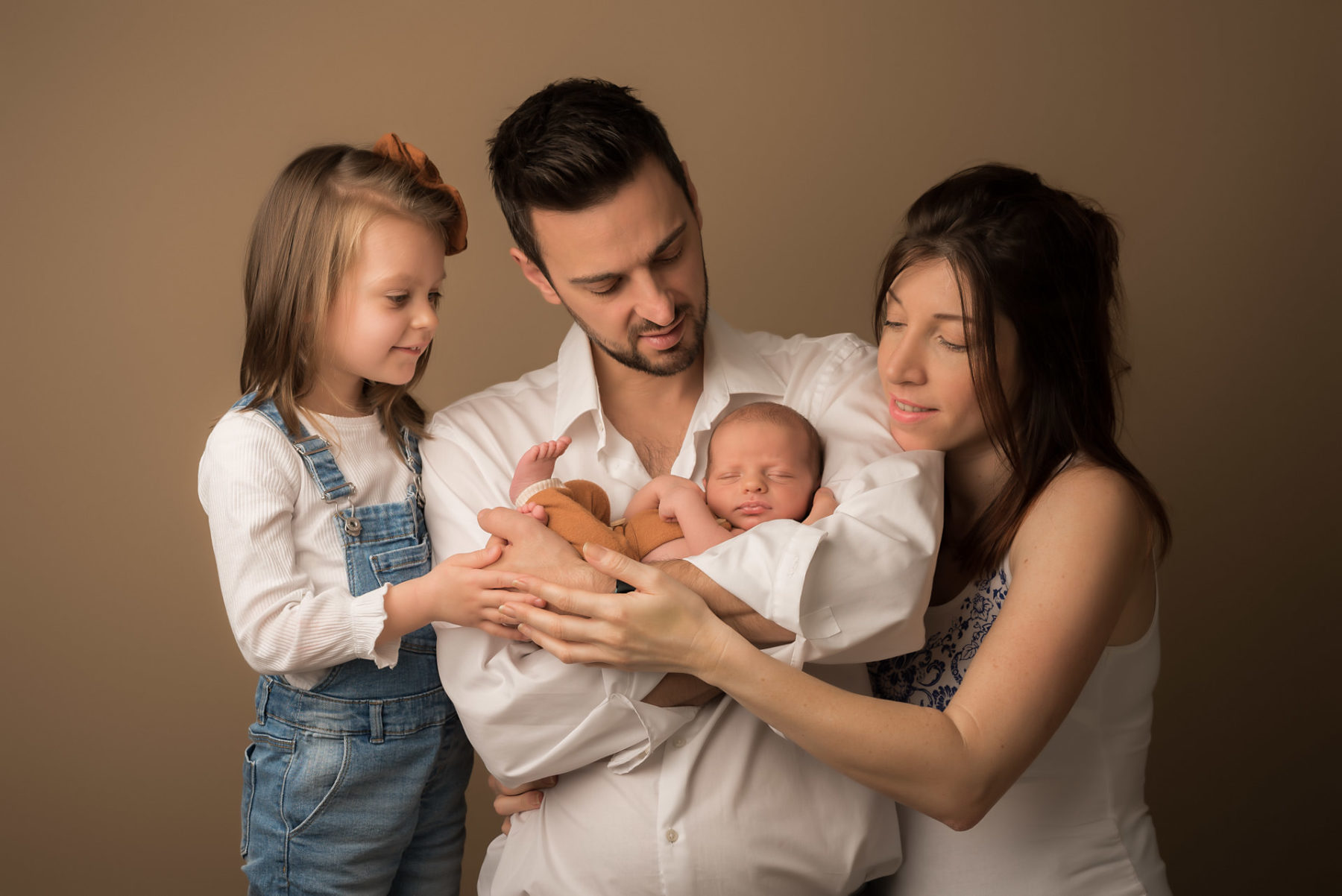 ainés, nouveau-né, gérer les aînés, famille, parents