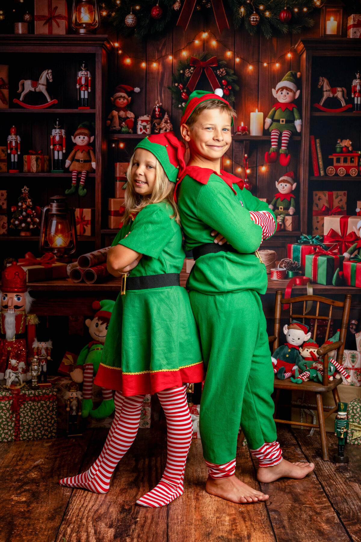 les lutins farçeurs séance photo de noël en famille, enfant, fratrie à Haguenau (67180) en Alsace dans le Bas-Rhin
